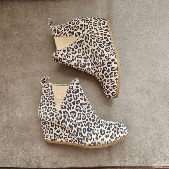 Toms Shoes - Toms Kelsey Wedge Bootie